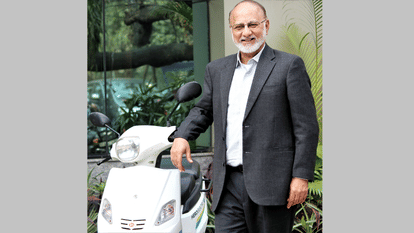 Hero Electric Partners with BOLT EV Charging Network to set up 50000 EV Charging Stations across India