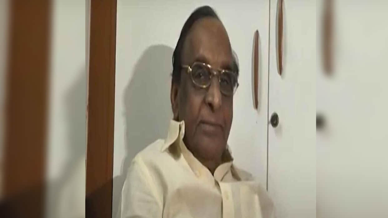 Veteran filmmaker T Rama Rao dies here are his best movies Andhaa Kaanoon, naseeb apna apna available on ott platform