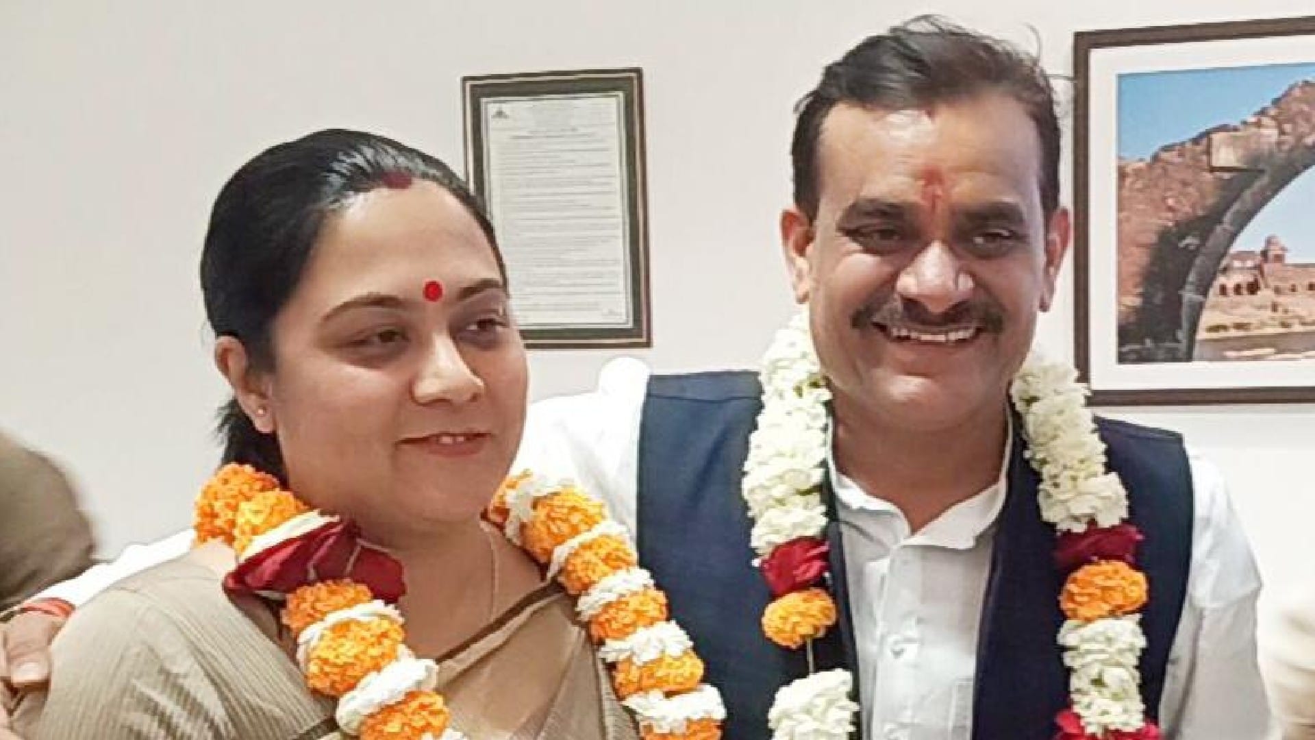 Madhya Pradesh: BJP state president's wife trapped after praising Muslims, left Twitter, know everything