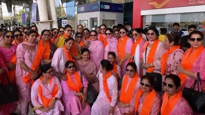 Indore: Patwari and Saluja started dancing to the beat of the drum, a group of 60 women members left for Amritsar