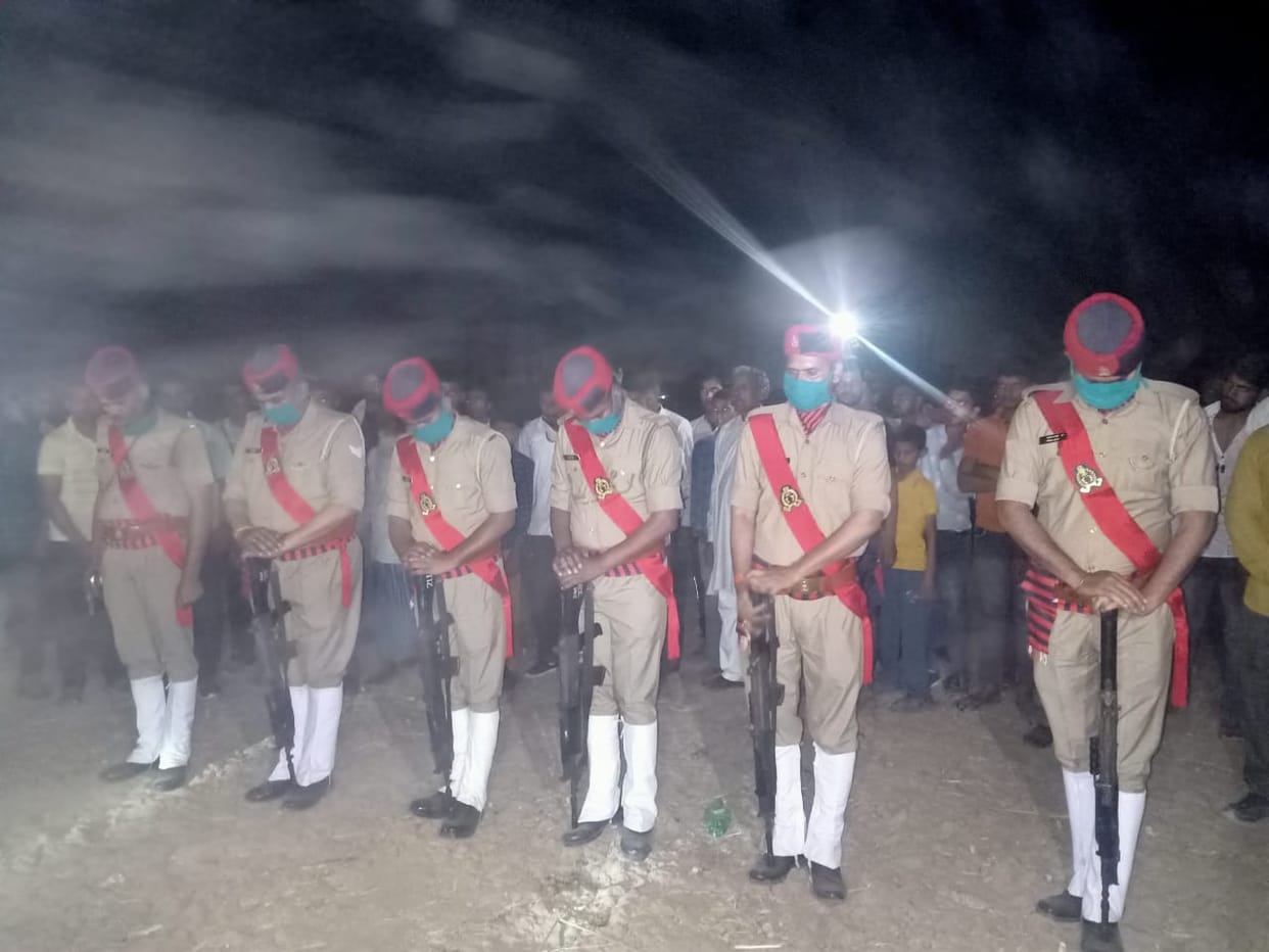 UP Police Sub Inspector Sanjay Kumar Yadav Cremation Etmadpur Agra 