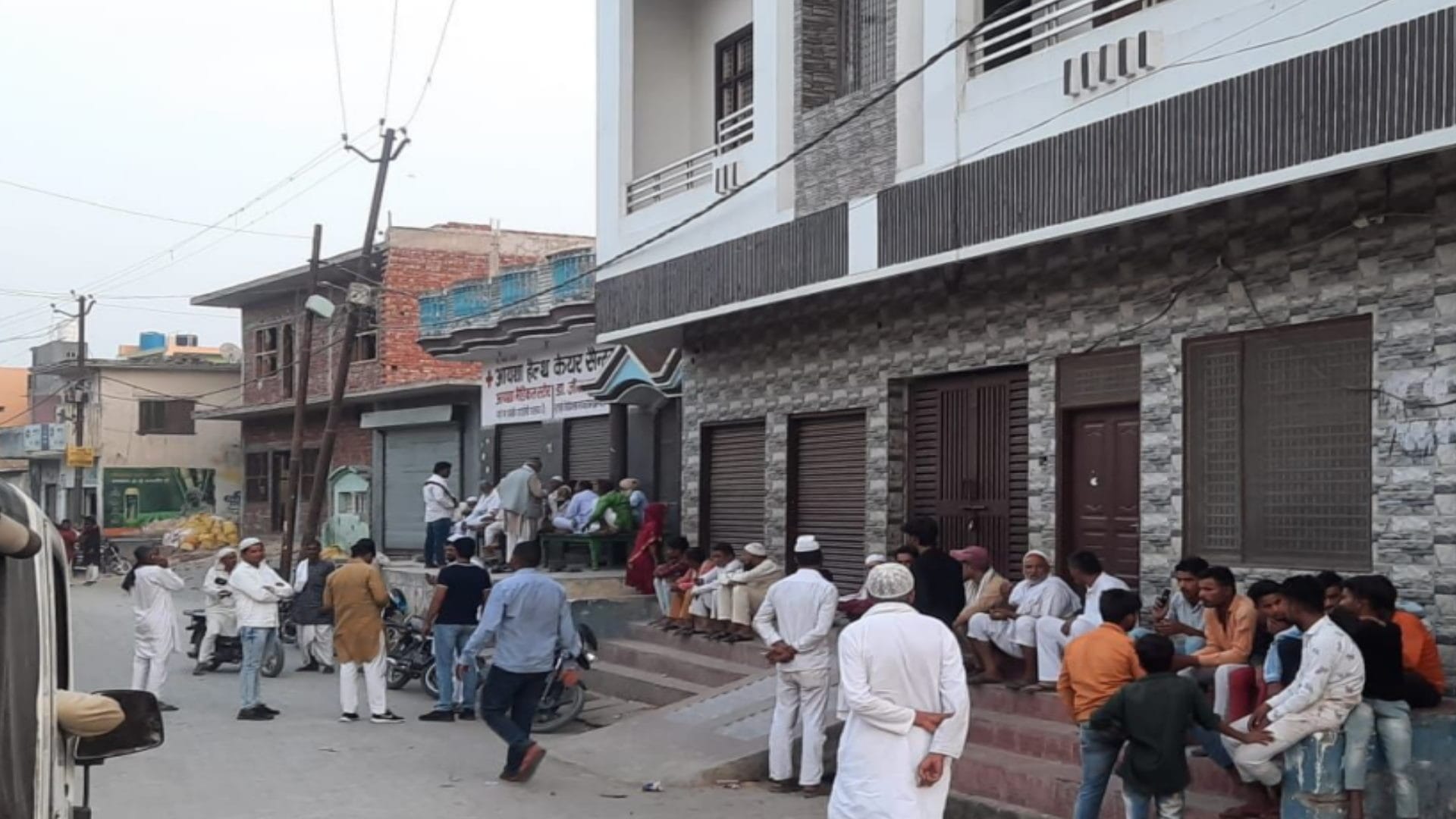 Akbar Banjara Chatting  found in the mobile with former MLA, Meerut crook was killed in Assam