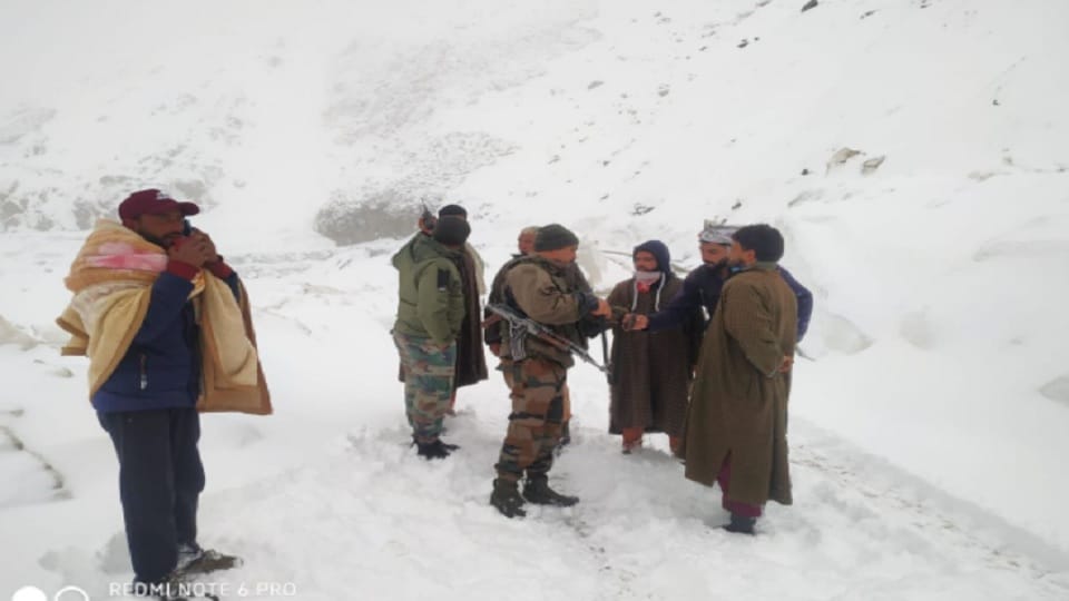 Army rescues 16 people trapped in snowfall at Sinthan Top