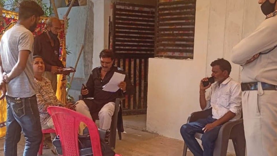 Indore: Father was marrying minor daughters, Childline team stopped marriage, daughters said - we want to study, take us