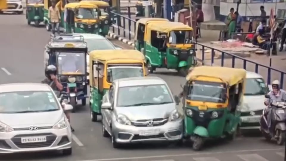 Speeding car hit vehicles standing at light point in chandigarh