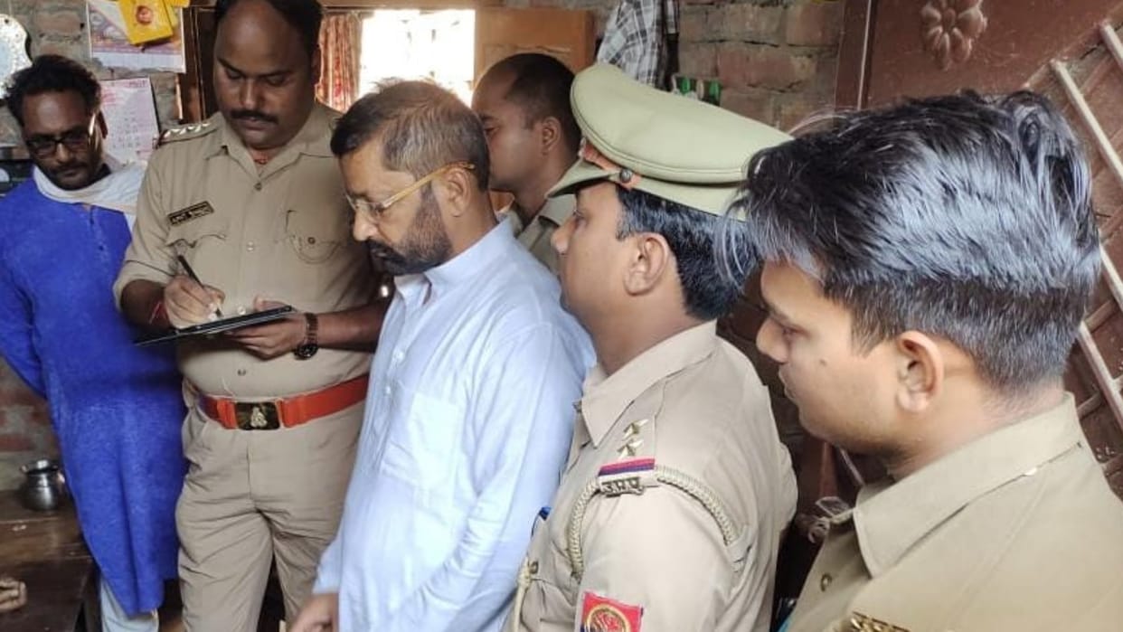 A man beats his father to death in akbarpur kotwali in ambedkarnagar.