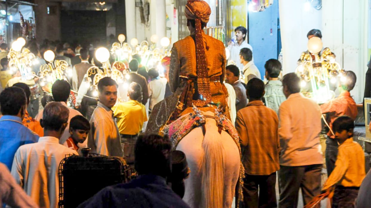 Dalit Barat came out under heavy police protection in Bharatpur