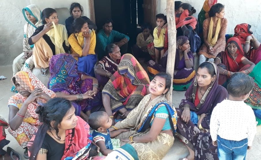 hardoi news,Teenager murdered by slitting her throat, dead body found behind the house