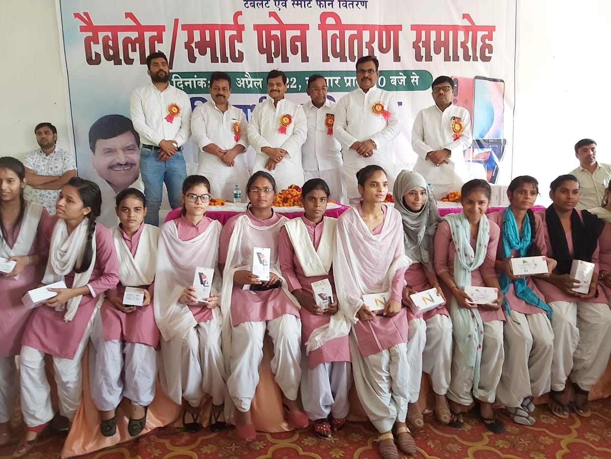 Then the Yogi love of Shivpal spilled out, praised from the open stage