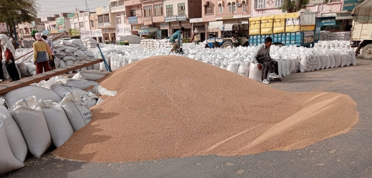 Rs 374.32 crore came in the accounts of 23 thousand 208 farmers