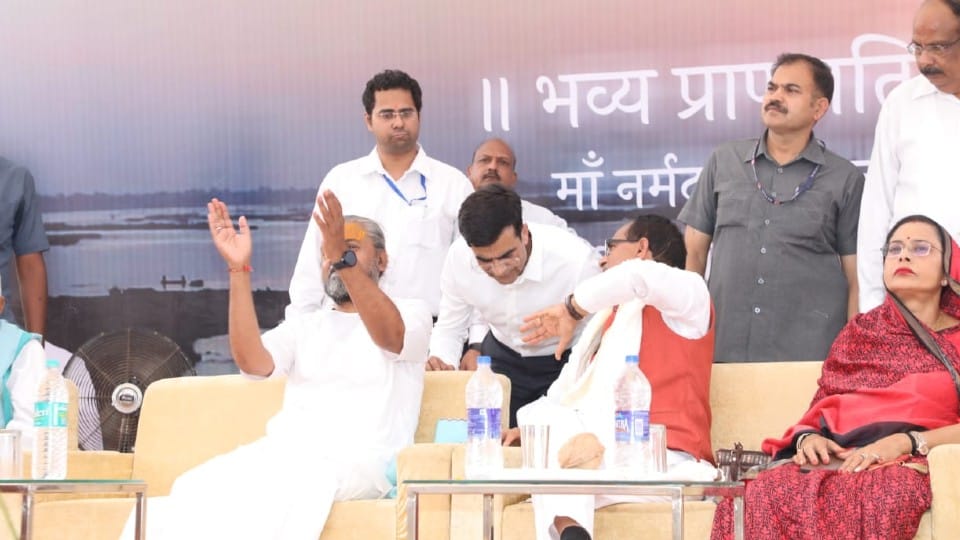 Dewas: Collector Chandramouli Shukla is telling how the face of Devas will change in the coming ten years, read the special conversation-