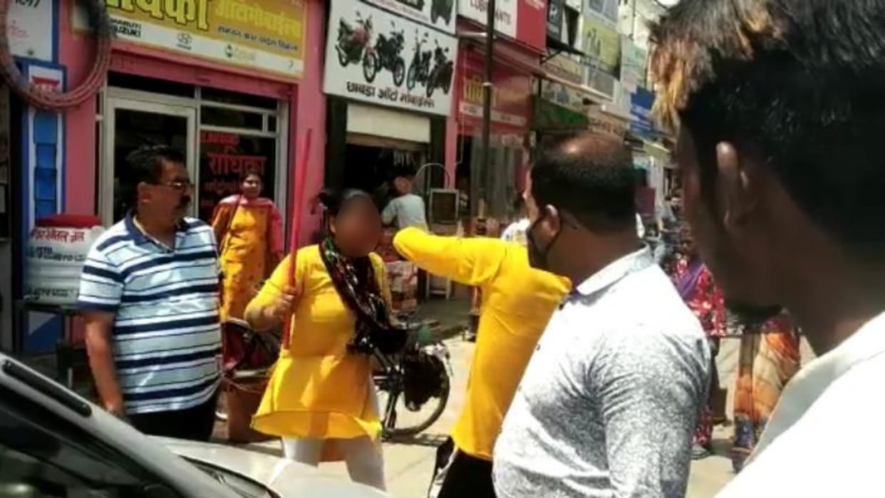Hapur wife beats husband on road with sticks, video goes viral
