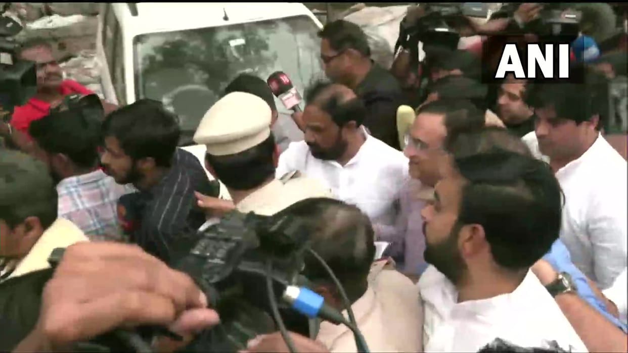 Delhi Jahangirpuri Demolition Live Updates: Hearing In Supreme Court Today on Bulldozer Drive, Political Party Leaders Visits Jahangirpuri News in Hindi