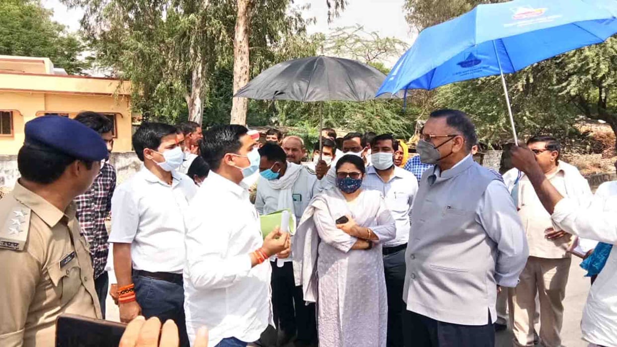 Jalaun: On the orders of NGT committee saw the condition of pond, took water sample