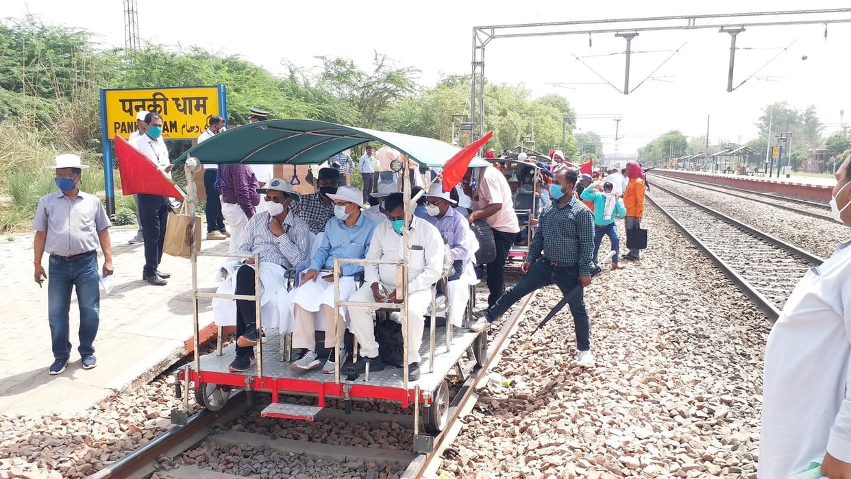 Construction of new line from Bhaupur to Panki,  Railway Safety Commissioner inspected