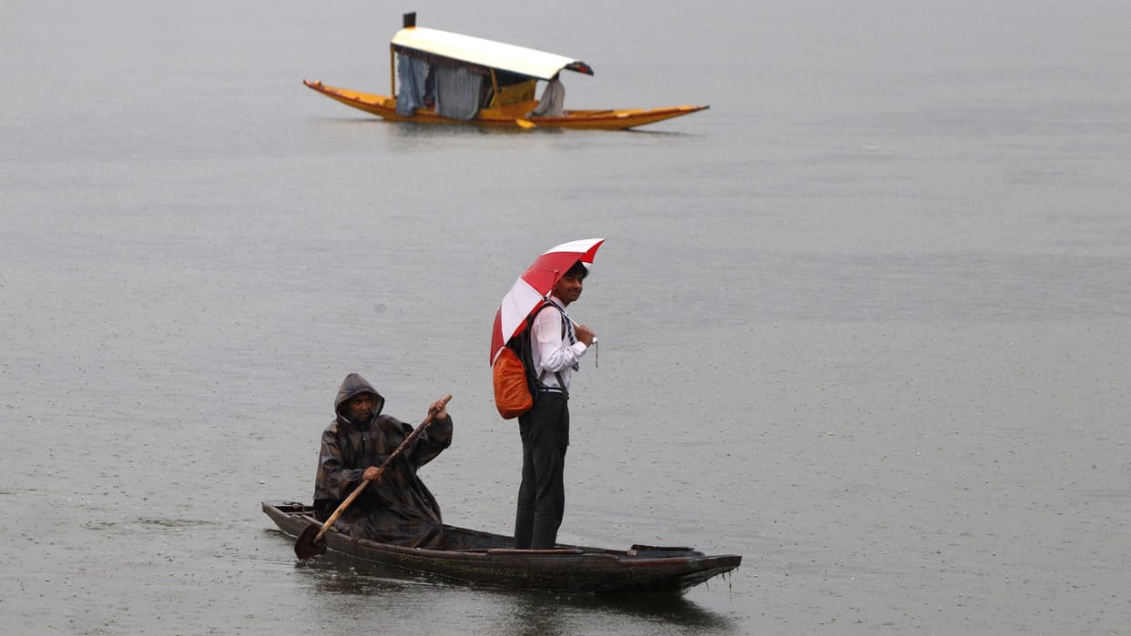 Jammu Kashmir Weather: Intermittent rain will continue in jammu kashmir till June 22 cloudy and rain in Jammu