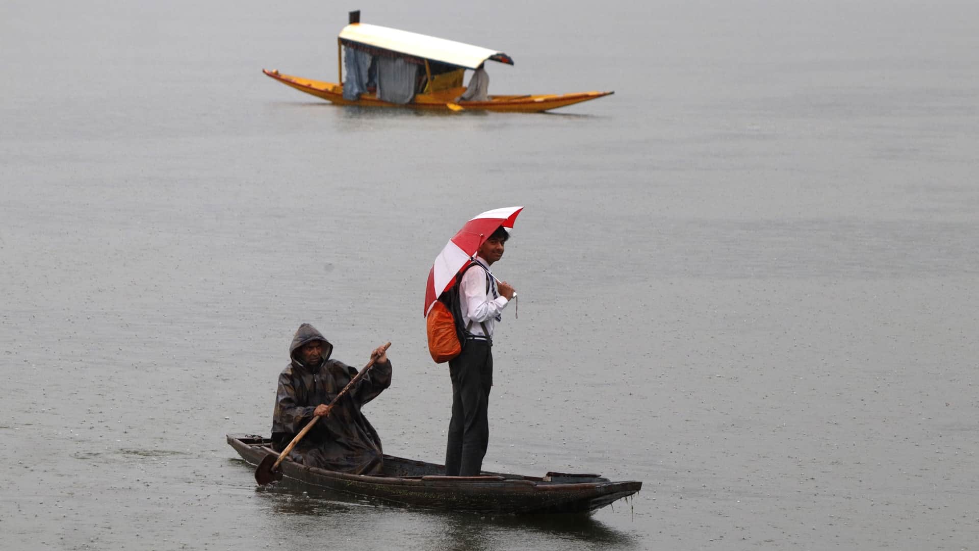 Jammu Kashmir Weather turned pleasant due to rain in Srinagar see beautiful photos of valley
