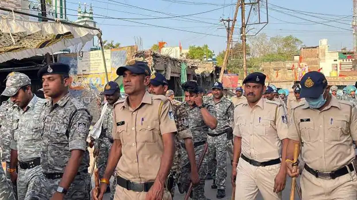 Khargone nuisance: Minister in charge will hold a law and order meeting, 4 hours of relaxation in curfew, restrictions on vehicles continue
