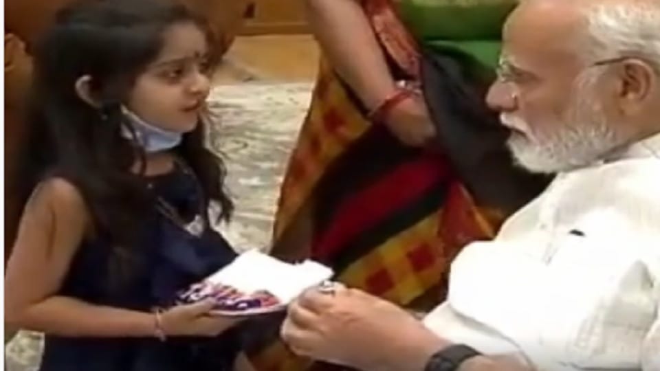 Little girl recites 'Aigiri Nandini Stotram' to PM Narendra Modi, video goes viral
