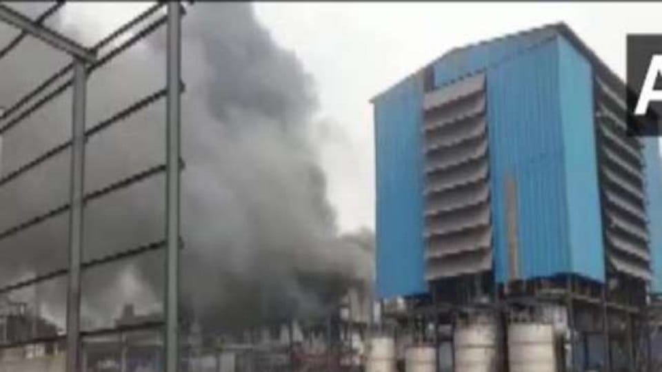 One person has died in the fire at a chemical plant in the Tarapur Industrial Area of Palghar