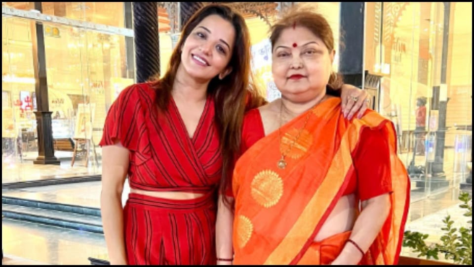 Bhojpuri actress Monalisa shared an emotional note for her mother and wrote ma you are a fighter
