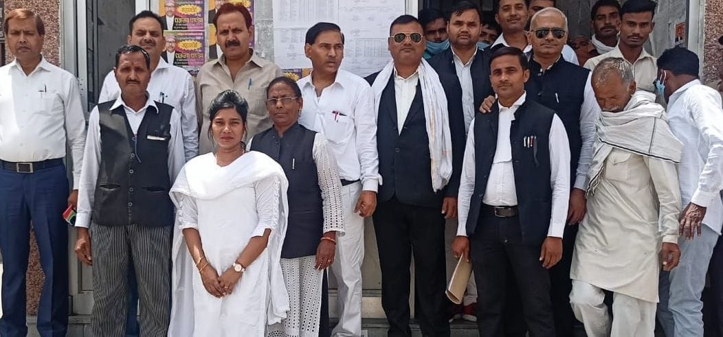 Kanpur Dehat : Advocates came out in protest against court transfer, boycotted judicial work