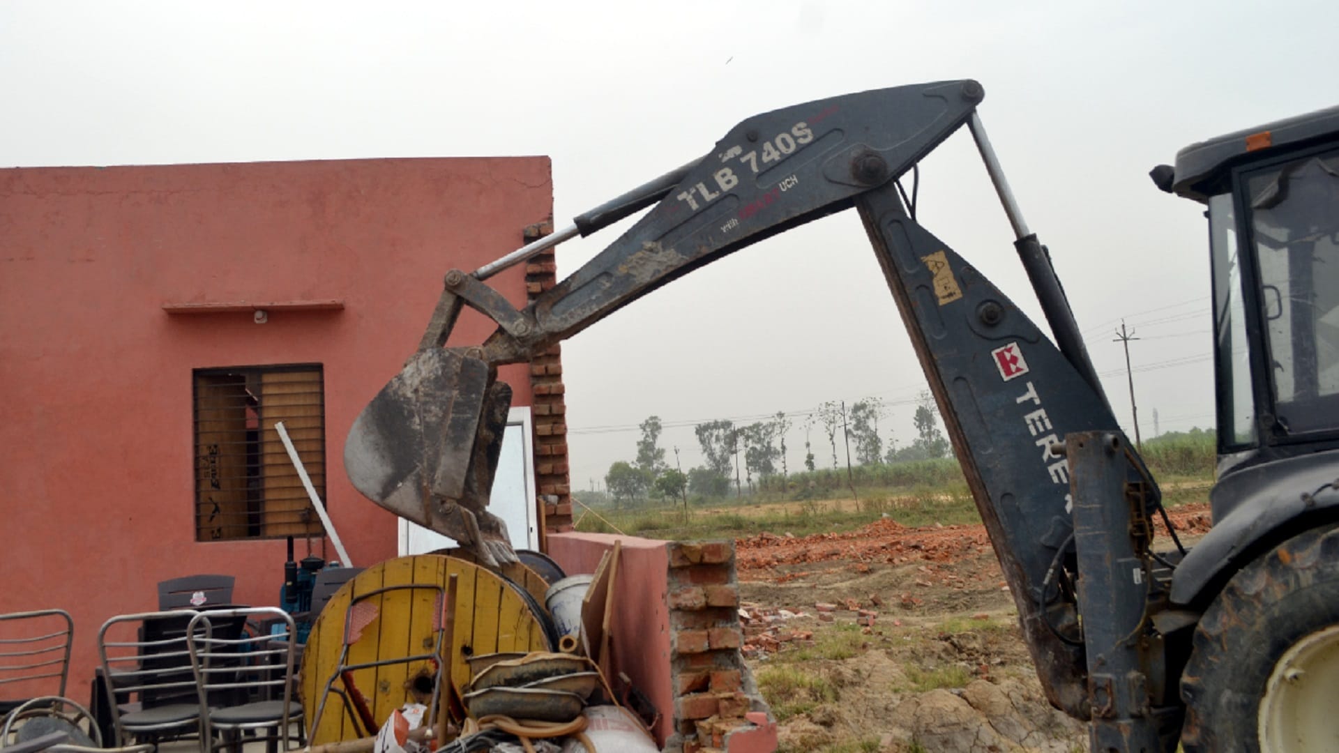UP News: Illegal colonies were demolished by bulldozers in Shamli district see photos