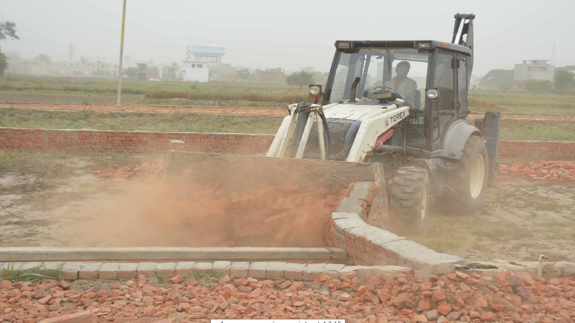 UP News: Illegal colonies were demolished by bulldozers in Shamli district see photos