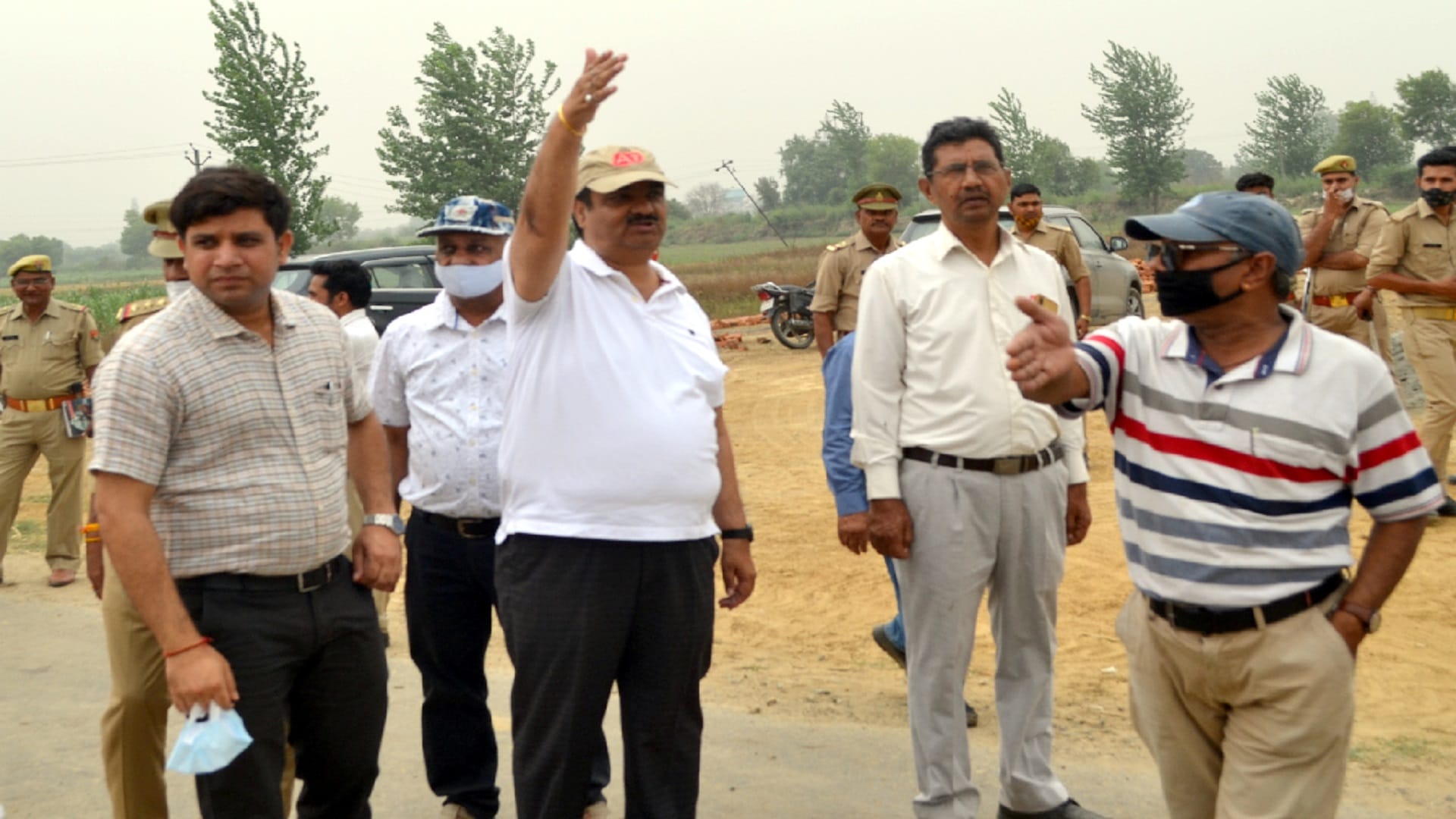 UP News: Illegal colonies were demolished by bulldozers in Shamli district see photos