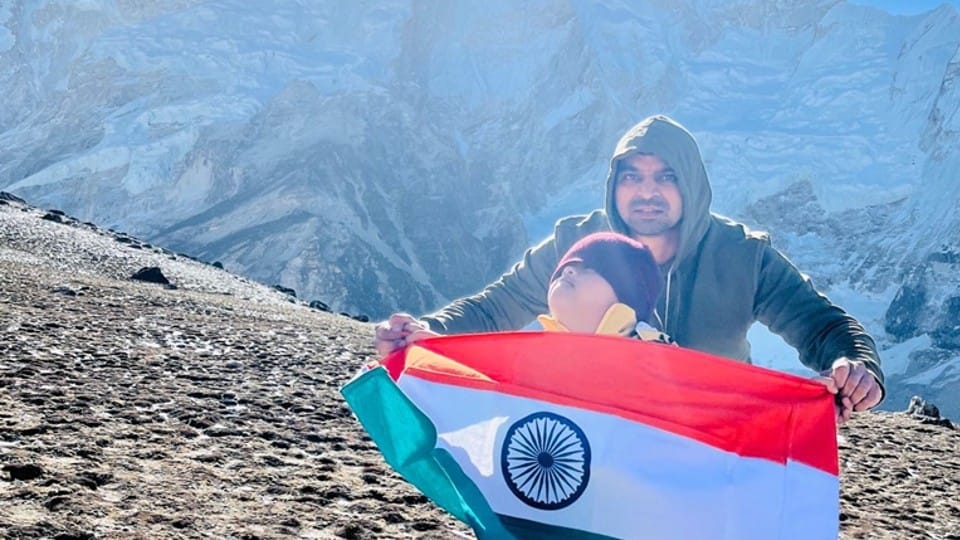 Indore: Seven year old child suffering from Down syndrome reached Mount Everest, reached black stone with father and waved the tricolor