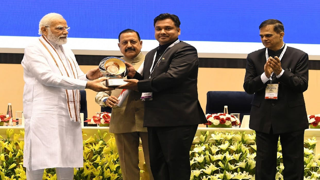 Four officers from Jammu Kashmir, one officer from Ladakh honored for excellent service work