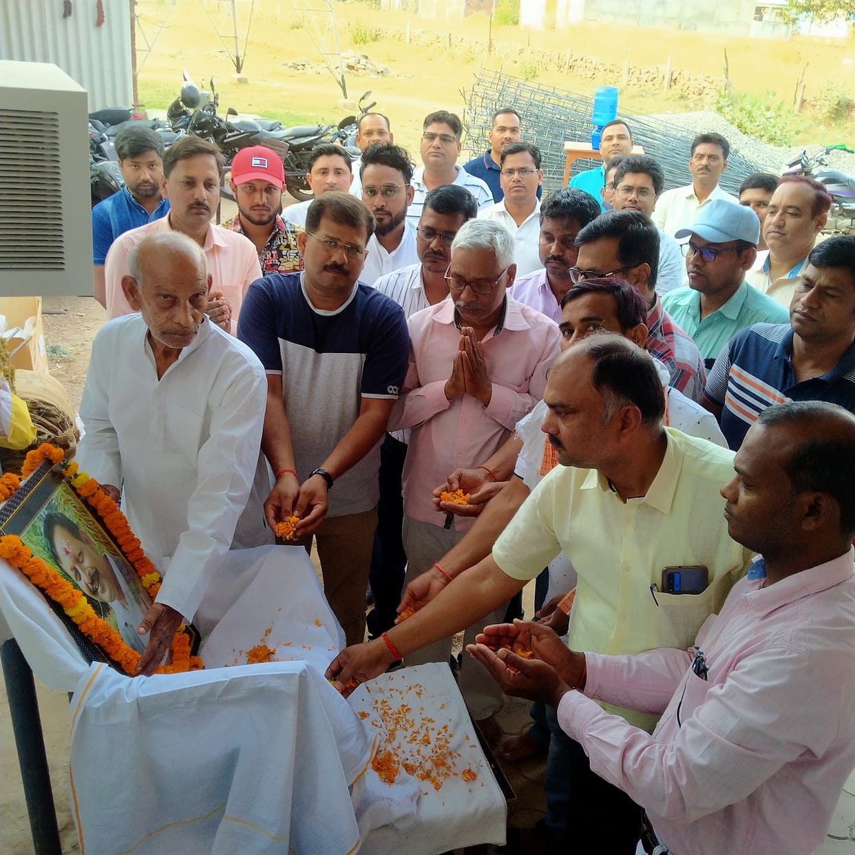 Tribute paid to Ashok Singh on his death anniversary