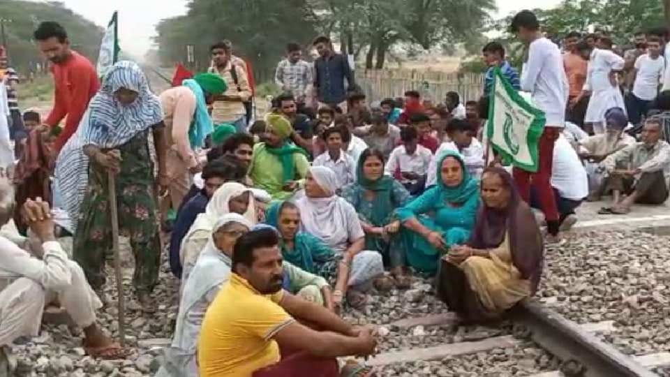 Villagers jammed railway track in Abohar of Punjab