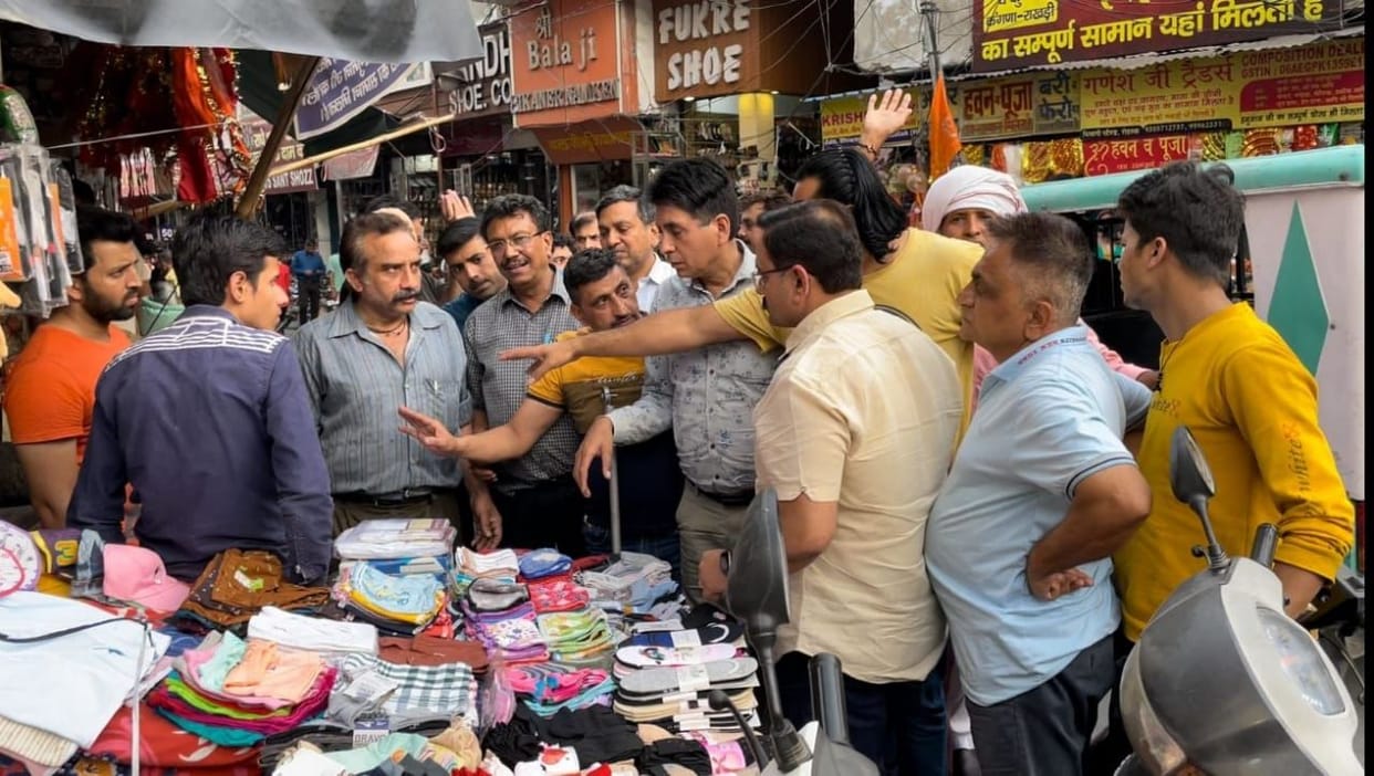 Encroachment on railway road: Corporation officers with police force will take out flag march today