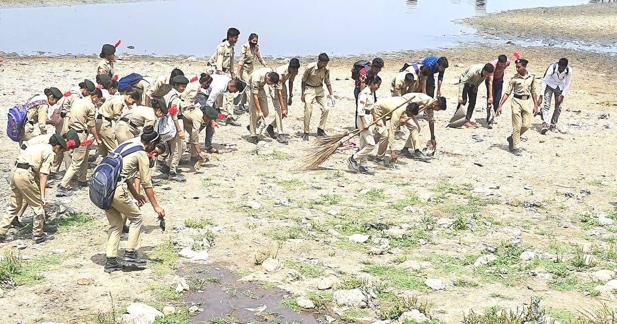 Cleaned river's ghat, gave message of cleanliness