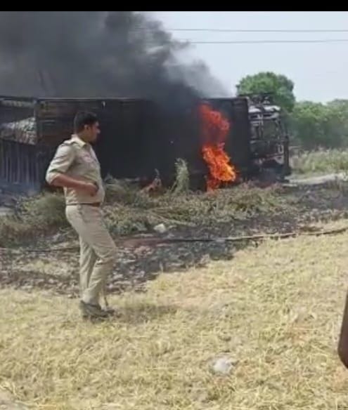 Half an hour's traffic disrupted on Kasya road due to fire