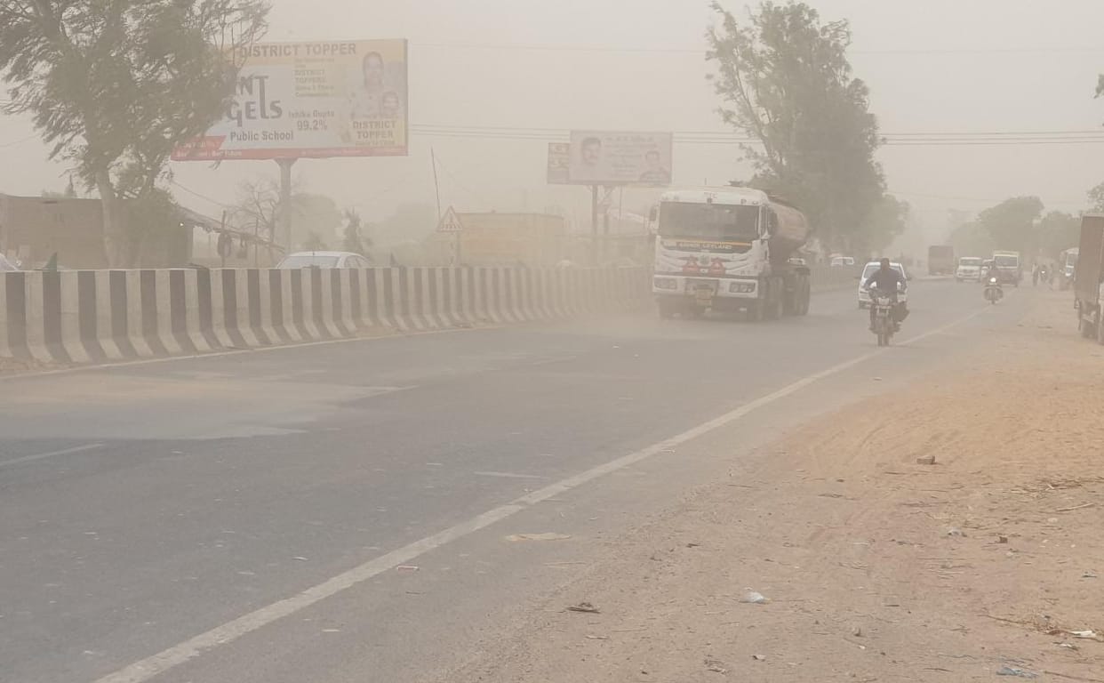 Trouble due to dusty air in the morning, relief from drizzle in the afternoon