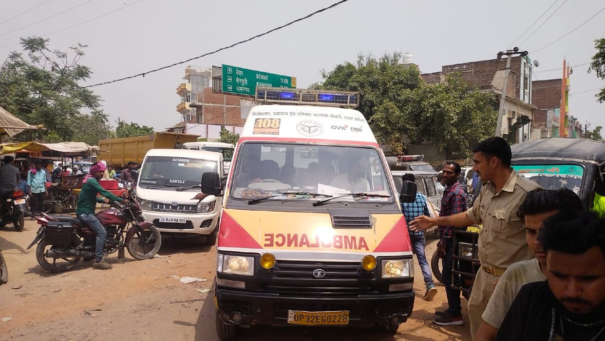 ambulence stuck in road jam for one hour