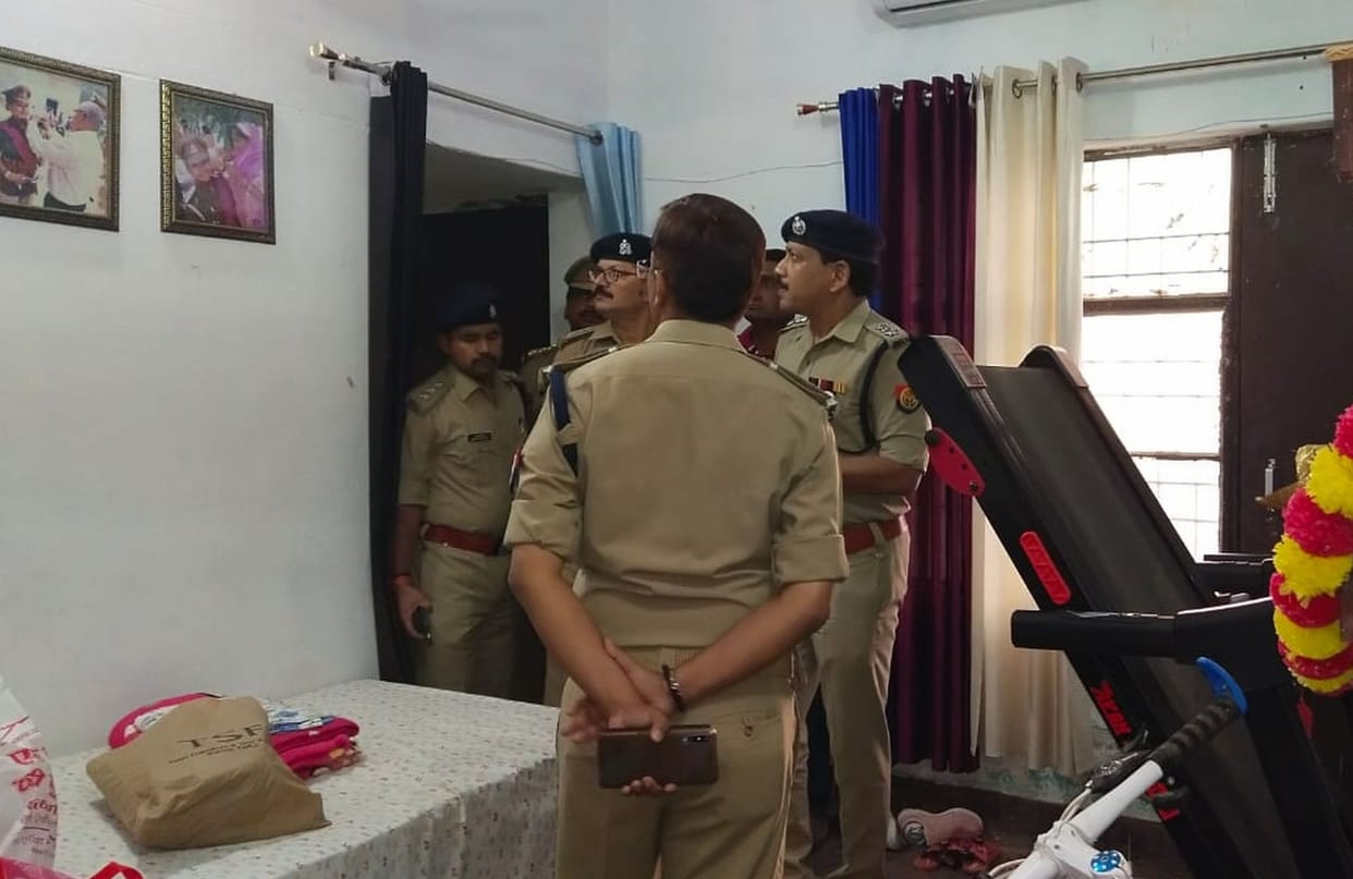 Women Police inspector's deadbody found hanging