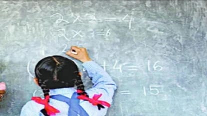 UP News: सत्र शुरू हुए माह बीता, कार्य पुस्तिका का पता नहीं, शिक्षकों को पुरानी पुस्तिका से पढ़ाने के निर्देश No books for teachers in basic shiksha in Uttar Pradesh.