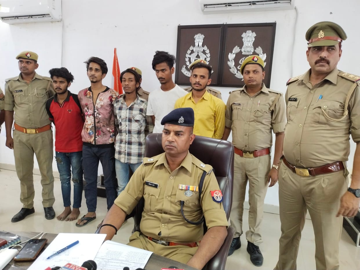 RS 25 thousand rewarded criminal along with five friends arrested in azamgarh they are plotting for kidnapping and murder
