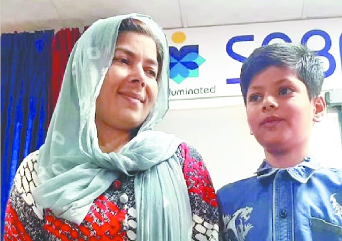 mother and son returned a bag full of five lakh rupees to their owner