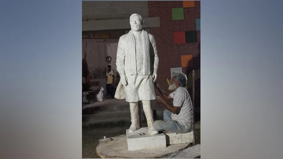 jammu Bari Brahmana Sculptor Ravindra Jamwal statue prepared pm narendra modi statue in 15 days