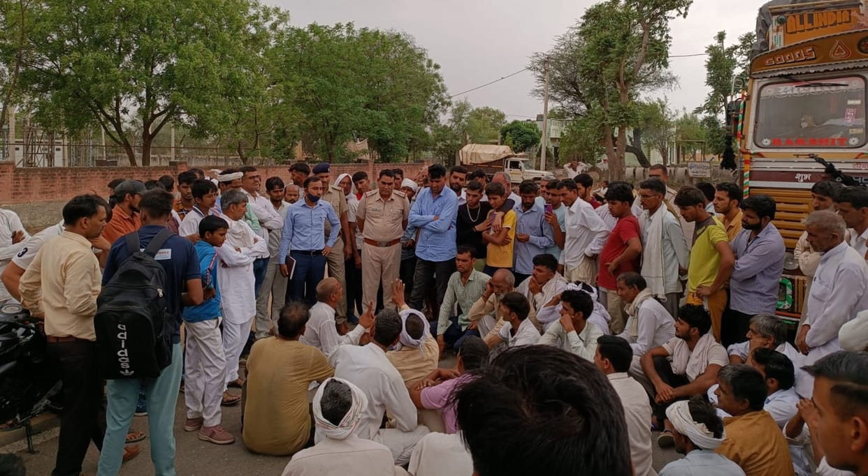 Villagers of six villages troubled by electricity problem jammed