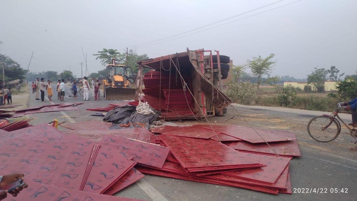 Two trucks overturned on Buddhist circuit, three injured