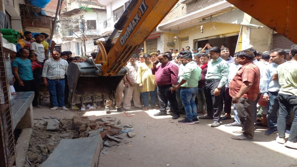 encroachment removed by bulldozer in Etah markets