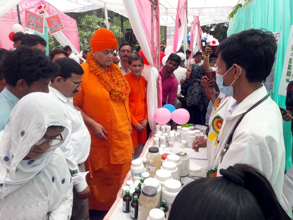 Examination of 1121 patients in health fair