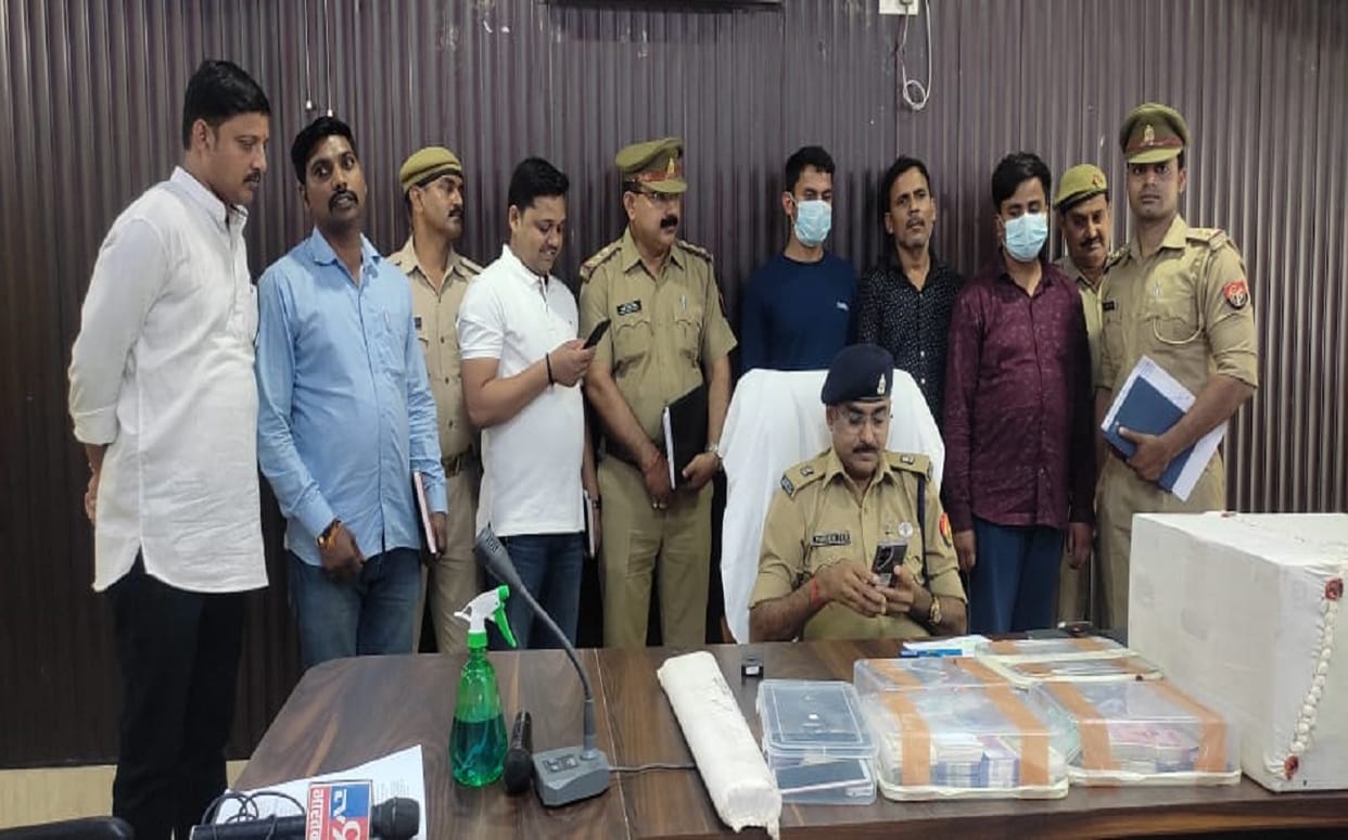 Fake note printing gang busted Chandauli police caught three including fake currency worth of lakhs printer also recovered