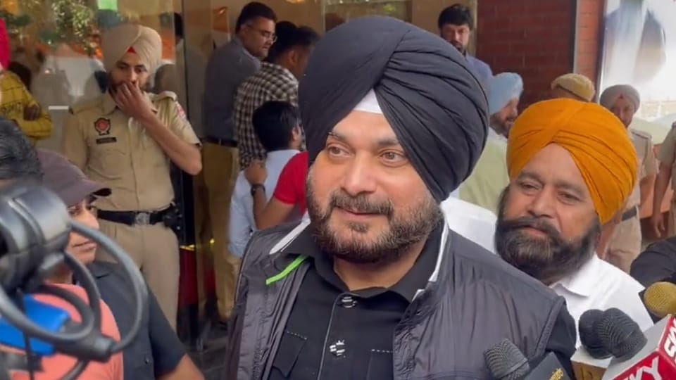 Congress leader Navjot Sidhu praises Punjab CM Bhagwant Mann