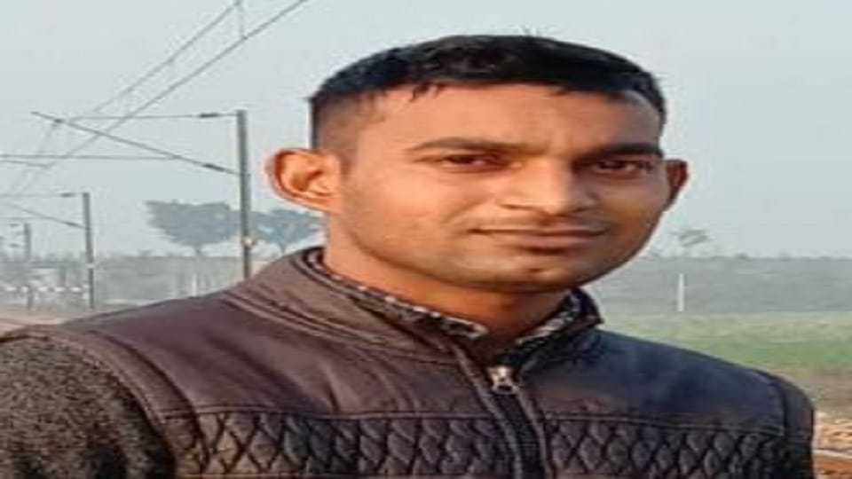 constable committed suicide by hanging himself in the etah police station premises